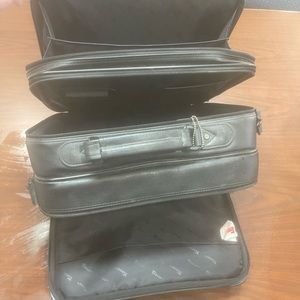 Vintage Targus Black Leather Padded Laptop Bag Case 14" Wide x 12" Tall